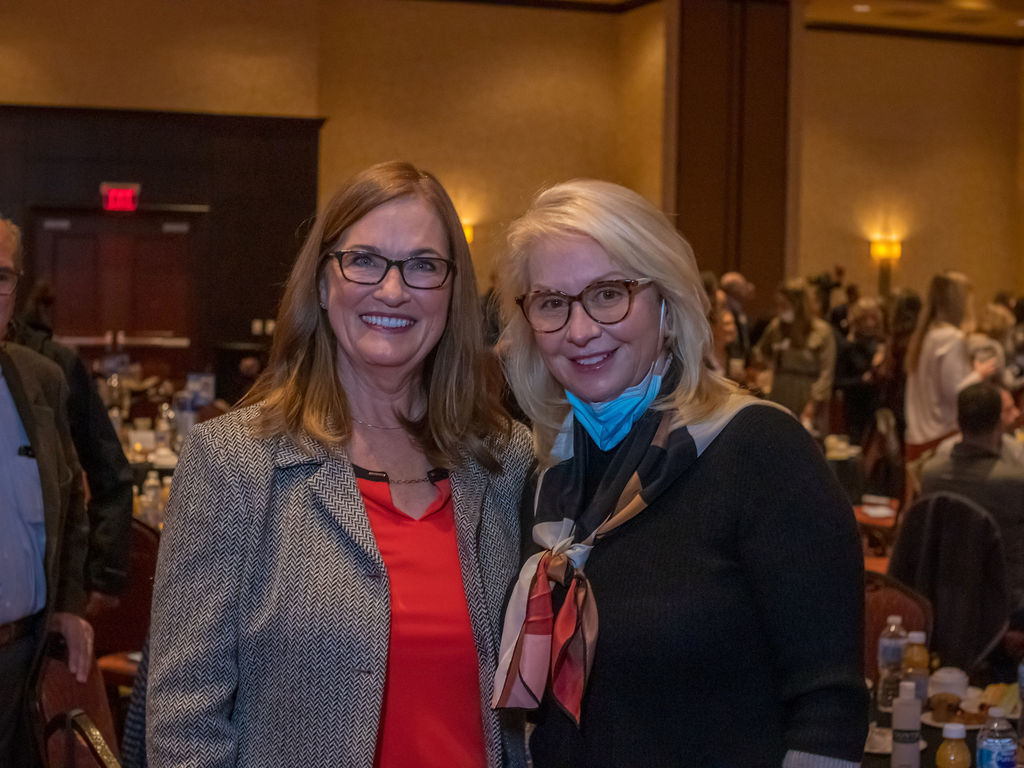 Trish Kallembach, Julie Poulter